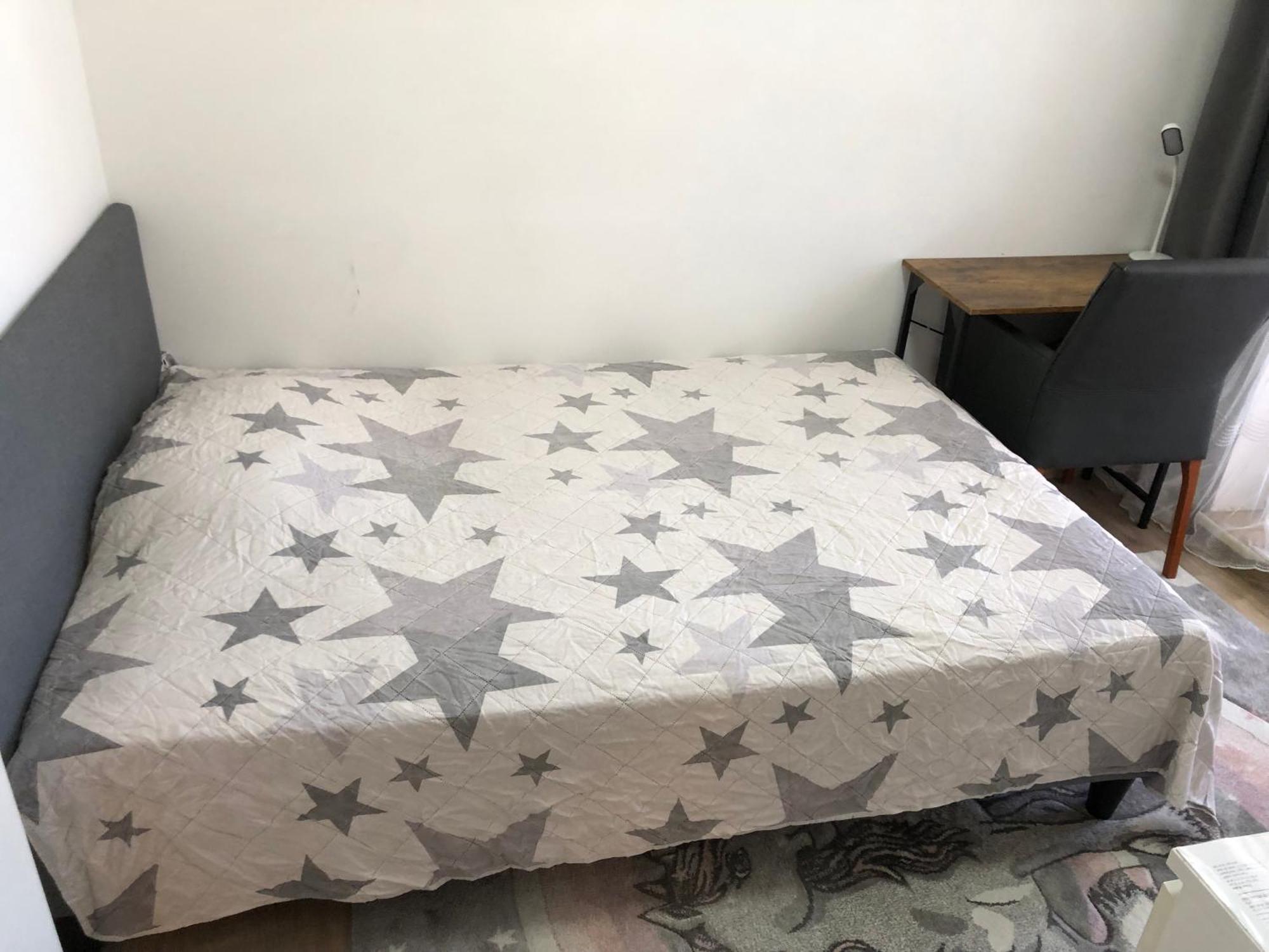 Queen Size Mit Eigenem Balkon 3og Rechts Privatunterkunft Bonn
